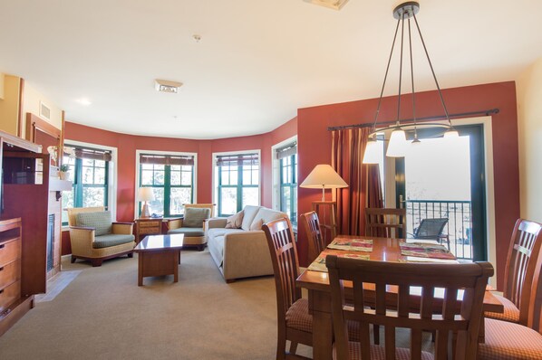 TV, fireplace - One bedroom Condo Suite at the Appalachian Resort (vernon)