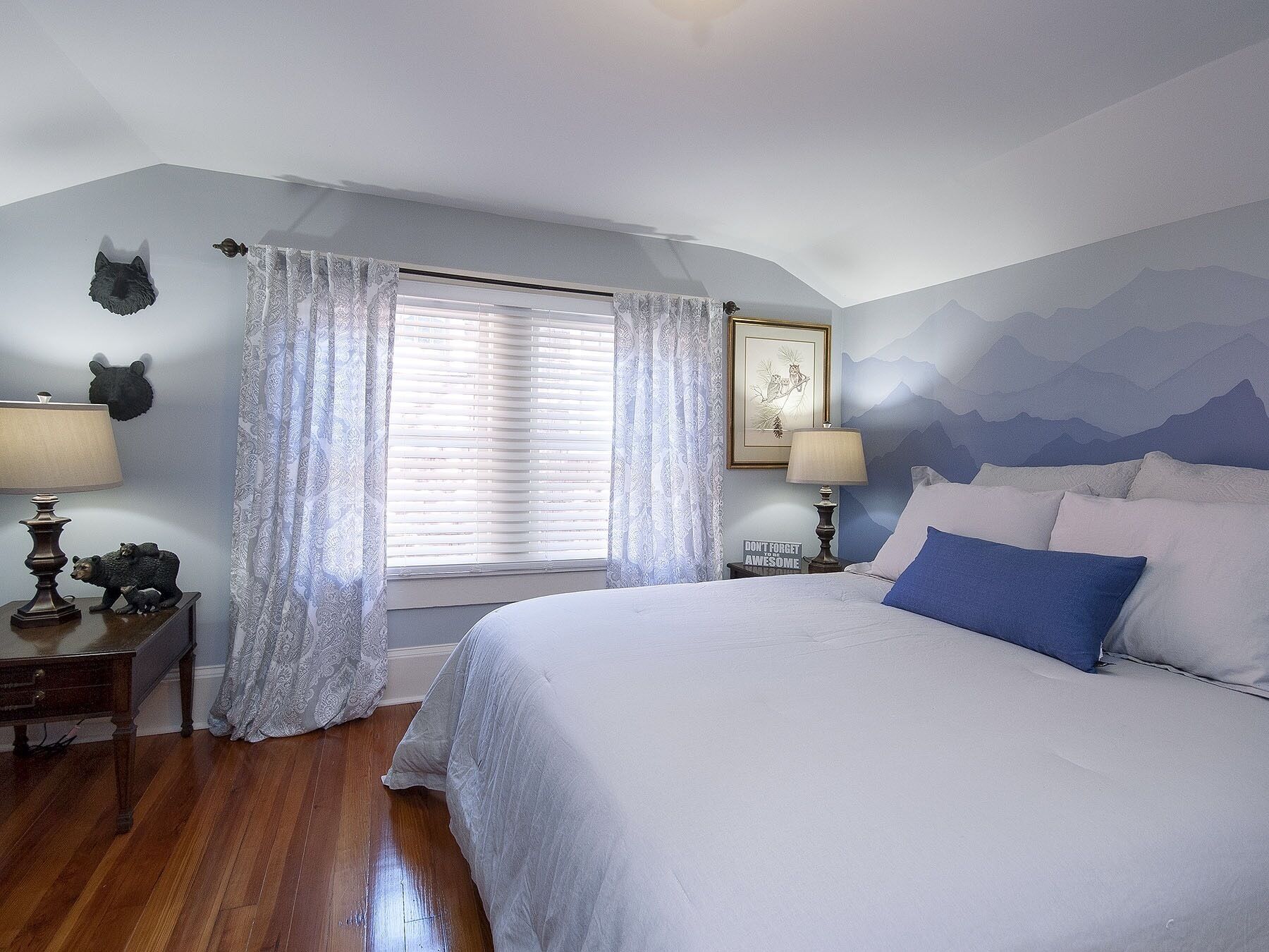 4 bedrooms, iron/ironing board, travel crib, WiFi (free)