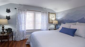 4 bedrooms, iron/ironing board, travel crib, WiFi (free)