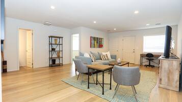 Televisión, mesa de ping pong