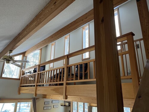 Mt. Snow Paradise - Indoor Jacuzzi & Sauna - Minutes to Mountain - Sleeps 10