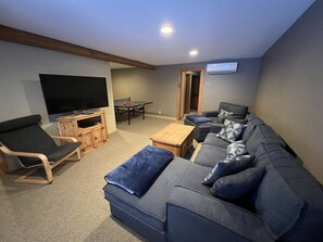 Smart TV, fireplace, DVD player, table tennis