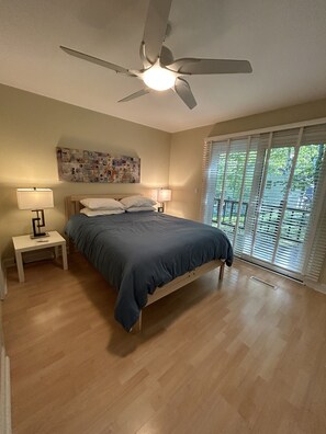 4 Schlafzimmer, Schreibtisch, Bügeleisen/Bügelbrett, Reisekinderbett