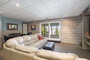 Smart TV, fireplace, video games, table tennis
