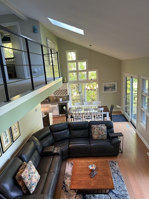 Smart TV, fireplace, video games, table tennis