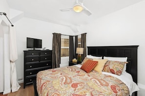 1 dormitorio, tabla de planchar con plancha, wifi y ropa de cama