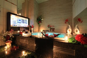 Chambre (Platinum Room) | Baignoire profonde