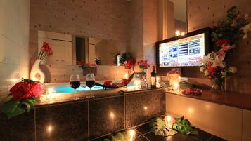 Bañera y ducha independientes, bañera profunda
