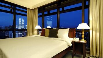 Apartment, 2 Bedrooms | In-room safe, desk, blackout curtains, soundproofing