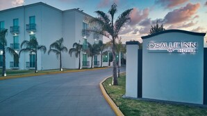 A hotel entrance with a sign reading "Osalle Inn Hotel". - Hotel Osalle Inn (Chignahuapan)