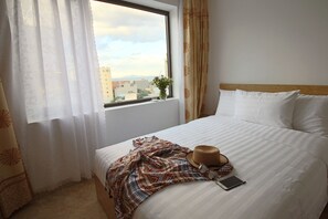 In-room safe, desk, laptop workspace, soundproofing - Gold Summer 2 Hotel (Da Nang)