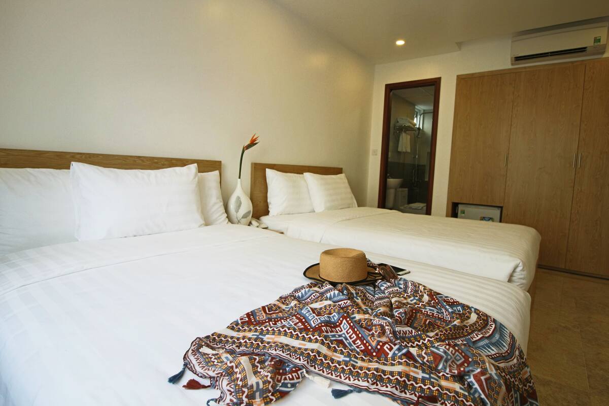 Superior Triple Room | In-room safe, desk, laptop workspace, soundproofing