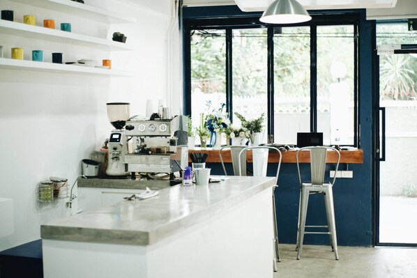 Shared fridge, microwave - Local Time Bangkok - Hostel (Bangkok)