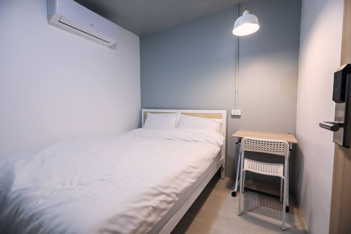 Premium bedding, free WiFi