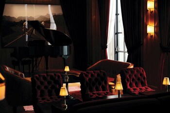 Premium bedding, down comforters, pillowtop beds, minibar at The Reserve at Park MGM