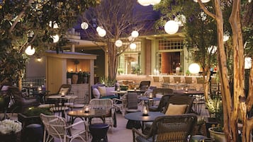 2 restaurants, serveren diner, Amerikaanse gerechten