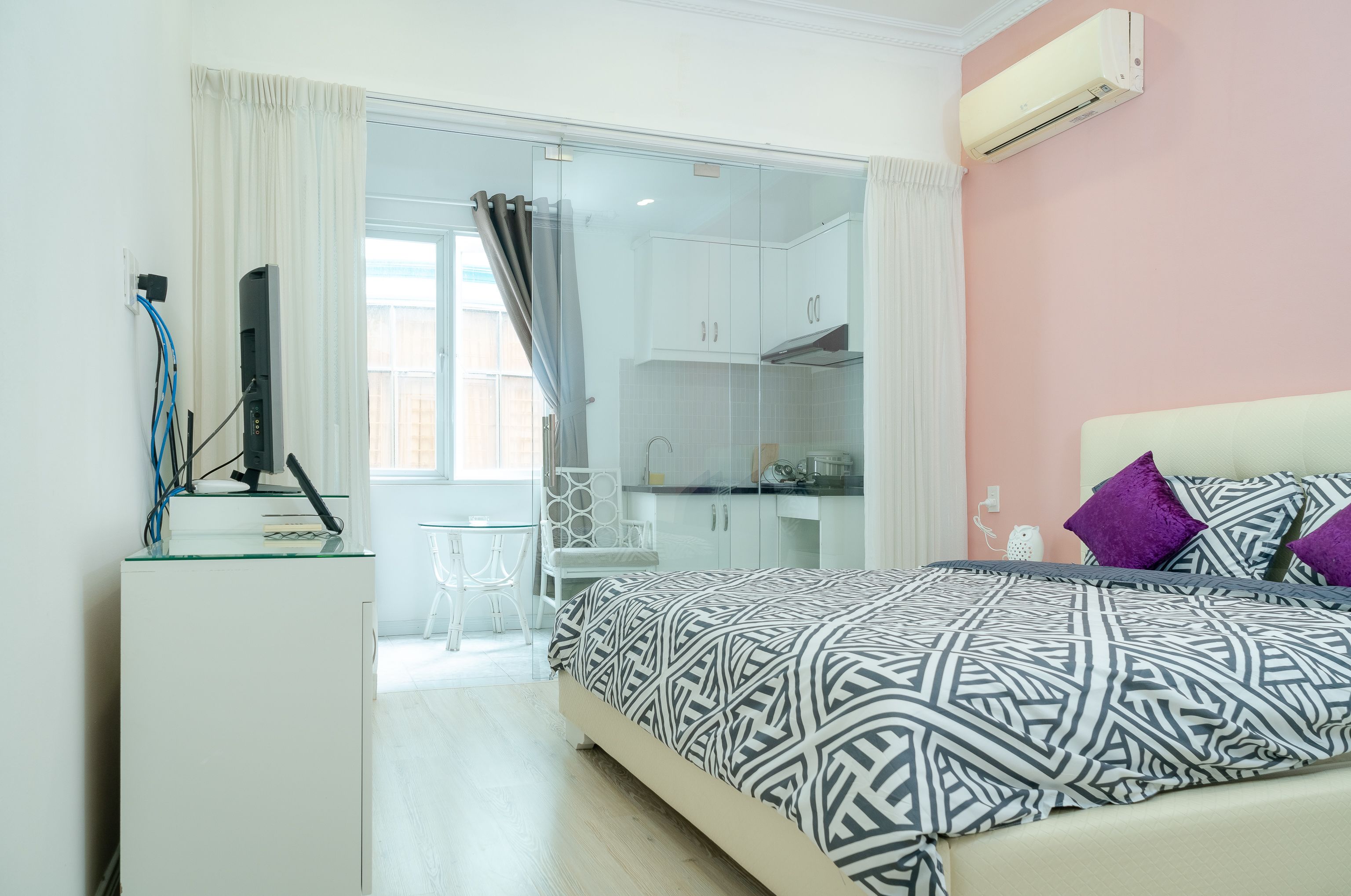 Comfort Studio, 1 Queen Bed, Non Smoking | Desk, free WiFi