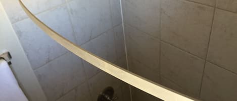 淋浴/盆浴组合、免费洗浴用品、毛巾