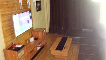 Luxury Apartment, 2 Bedrooms, Non Smoking | Living room | TV