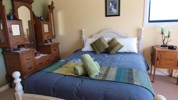 Panoramic Apartment, 3 Bedrooms, Non Smoking | 3 bedrooms, blackout curtains, iron/ironing board, free WiFi