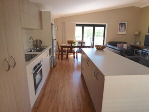 Full-size fridge, microwave, oven, stovetop