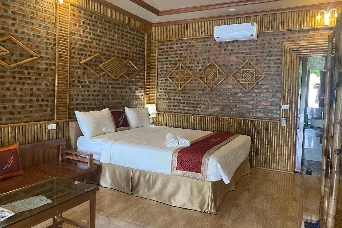 Deluxe Double Room | Minibar, blackout drapes, free WiFi, bed sheets
