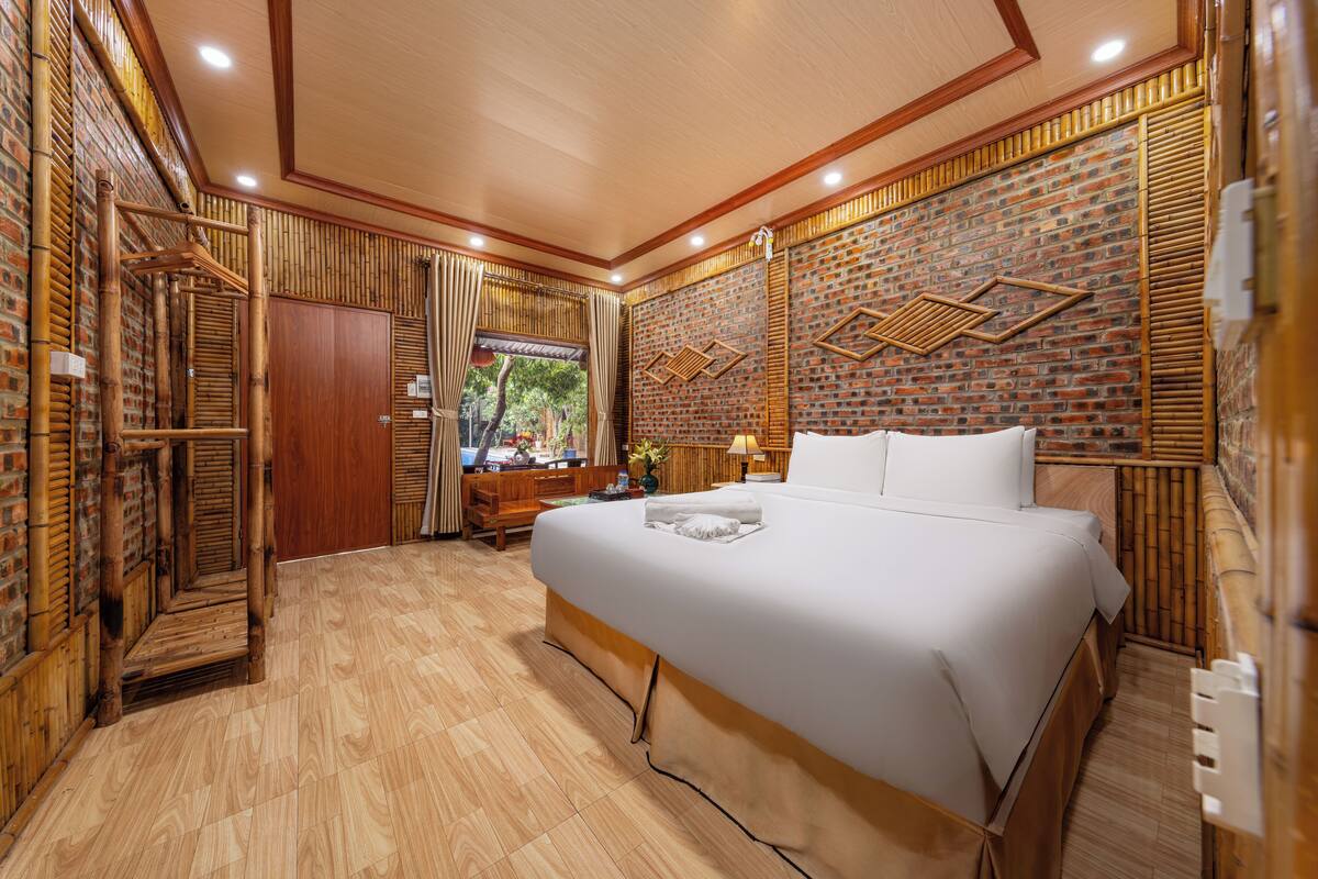 Deluxe Double Room | Minibar, blackout drapes, WiFi (free), bed sheets