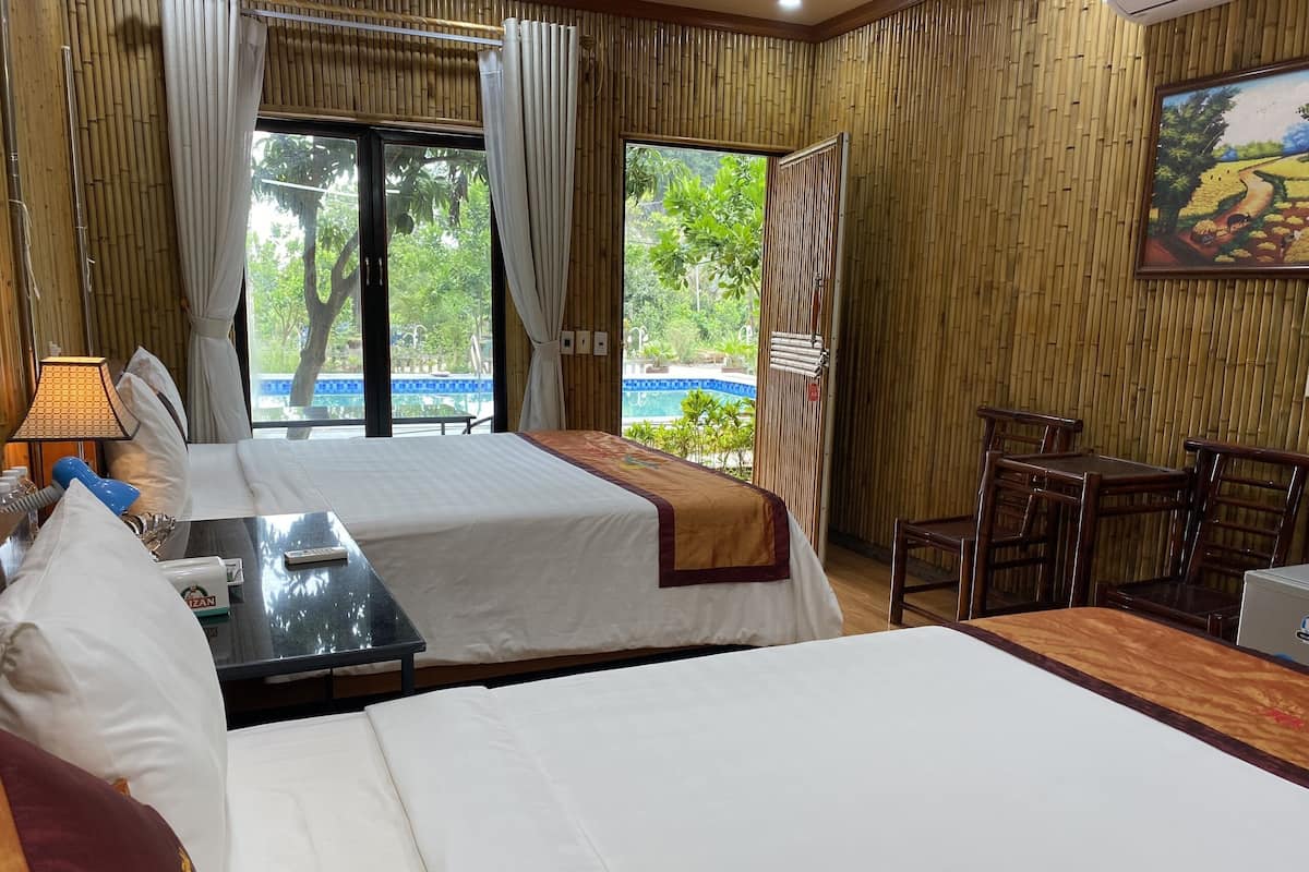 Family Quadruple Room, Pool View | Minibar, blackout drapes, free WiFi, bed sheets