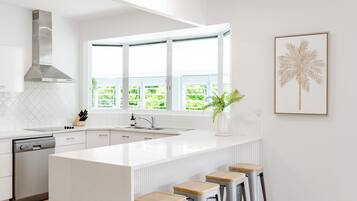 House, 5 Bedrooms, Non Smoking, Park View | Private kitchen | Full-size fridge, microwave, oven, stovetop