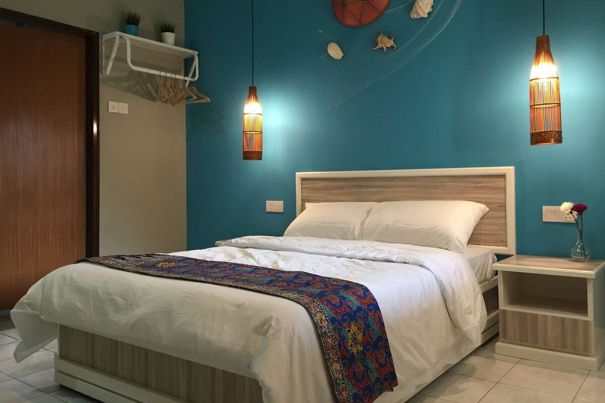 Rollaway beds, free WiFi, bed sheets