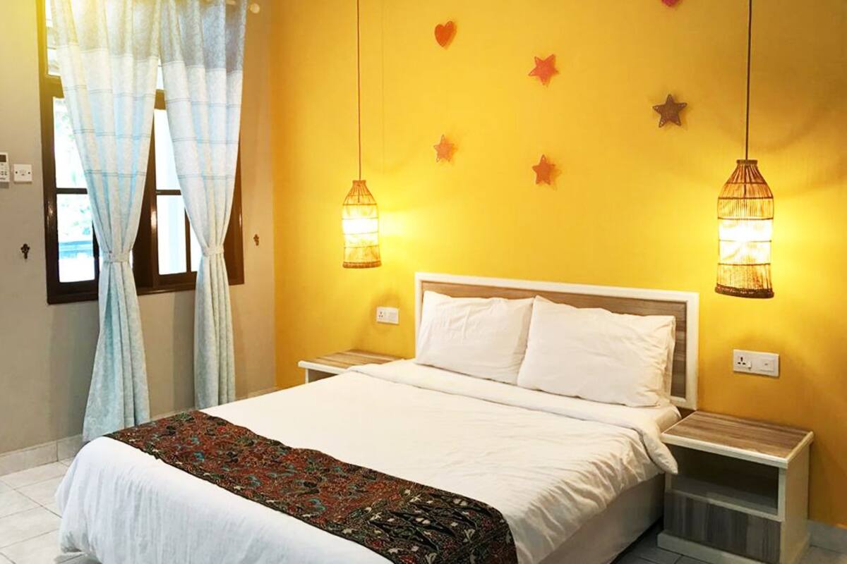 Rollaway beds, free WiFi, bed sheets