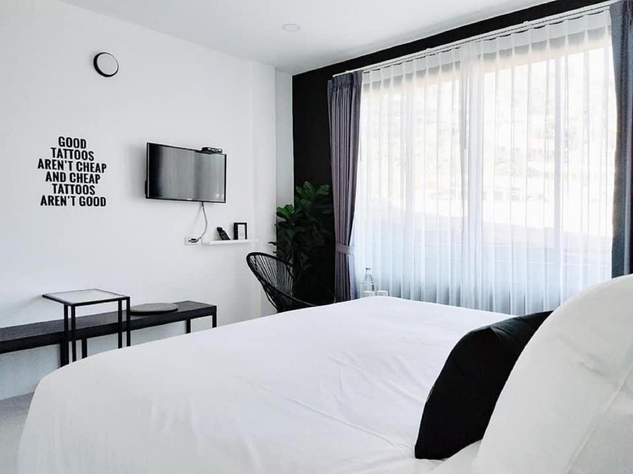 Blackout curtains, free WiFi
