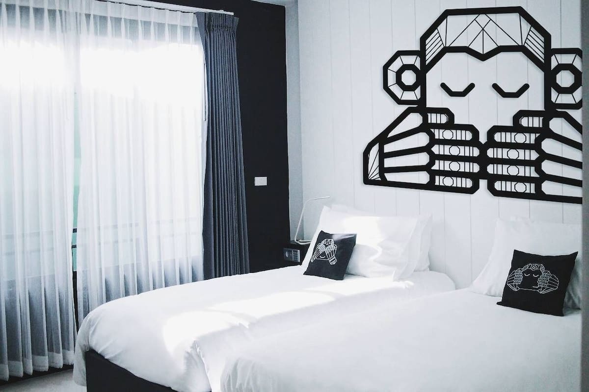Blackout curtains, free WiFi
