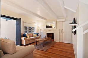 Stylish Beach Apartment, 3 Bedrooms | Living area