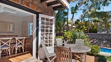 Stylish Beach Apartment, 3 Bedrooms | Balcony