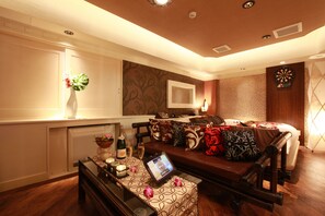 Luxury Room | Desk, free WiFi