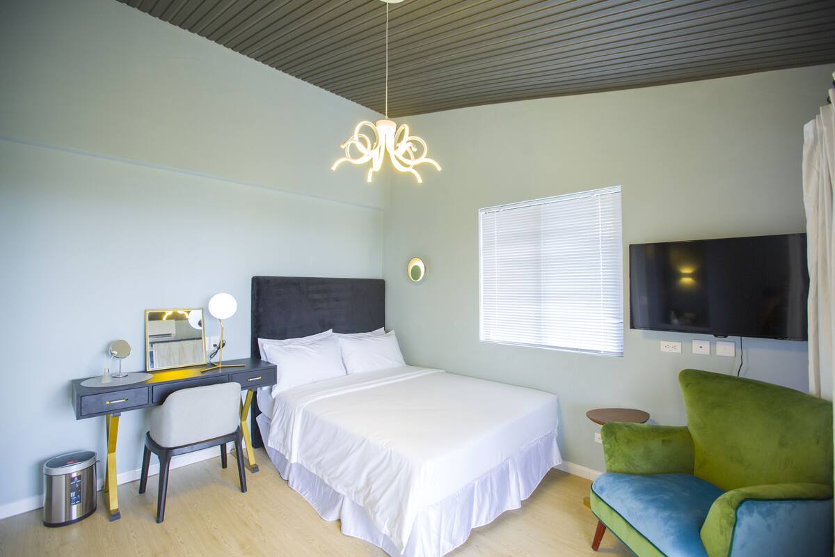 In-room safe, free WiFi