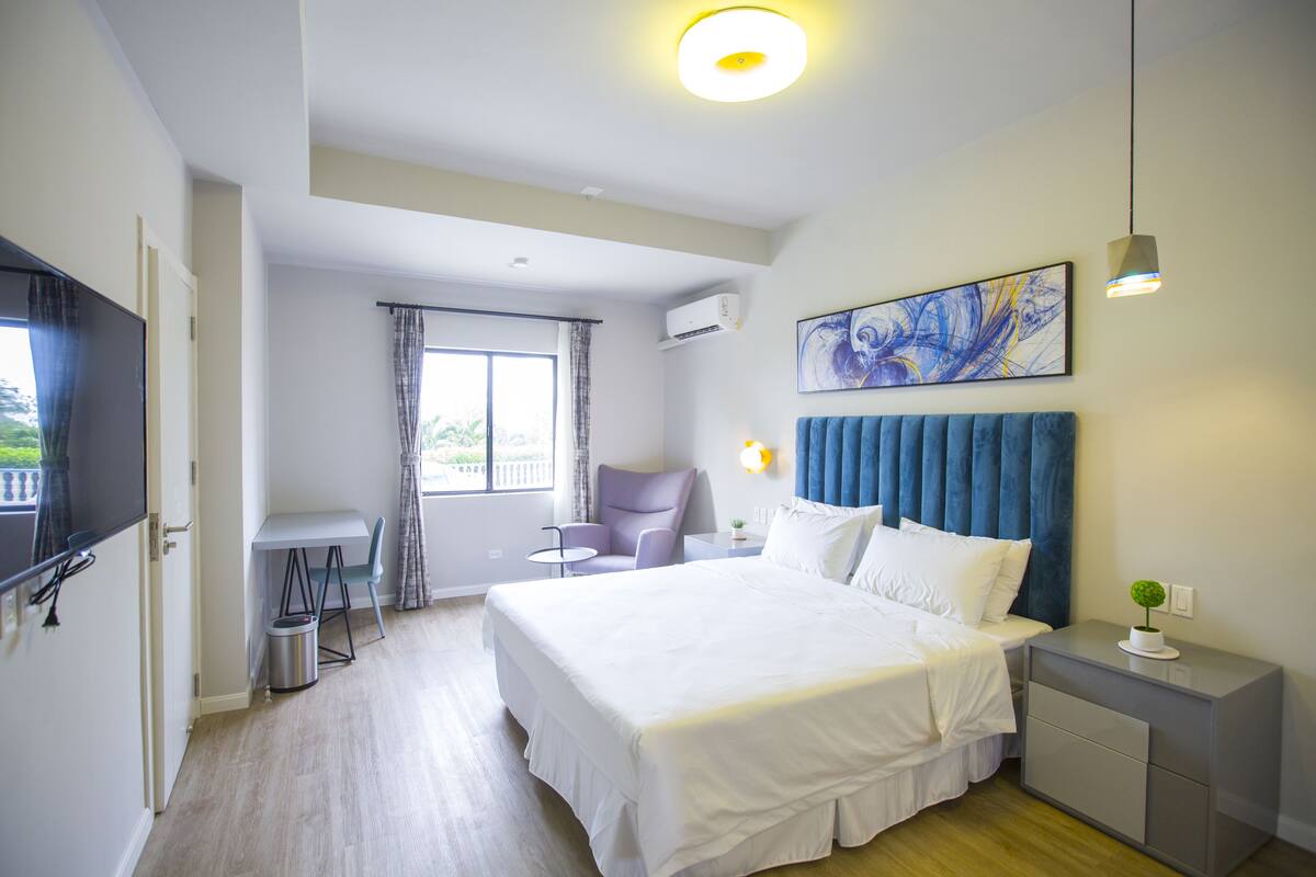 In-room safe, free WiFi