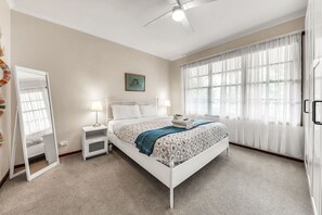 3 chambres, fer et planche Ă repasser