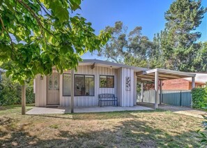 Exterior - Pine View Cottage, Bright (Bright)