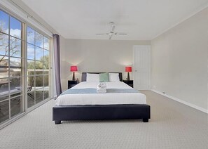 4 bedrooms, iron/ironing board, bed sheets - 406 Back Porepunkah Road (Bright)