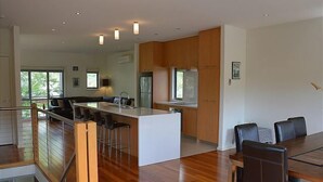 Dining - The Track - beautiful townhouse in Bright (Bright)