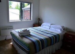 4 bedrooms, iron/ironing board, WiFi