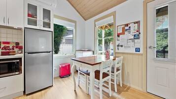 Refrigerador, microondas, horno, tostadora