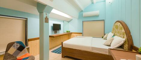 Habitación de lujo doble, 1 cama de matrimonio grande, no fumadores, vistas a la ciudad | Caja fuerte, tabla de planchar con plancha, wifi gratis y ropa de cama