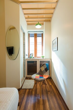 Studiosvit Executive | Vardagsrum | 32-tums LED-tv med satellitkanaler och tv