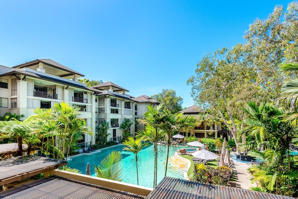 4 outdoor pools