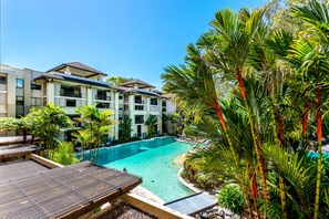 4 outdoor pools