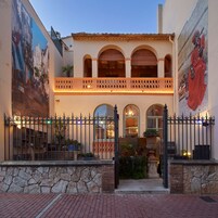 住宿正面 - 傍晚/夜晚