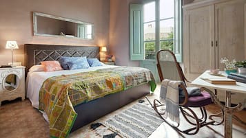 Deluxe Double Room, 1 King Bed, Private Bathroom, Mountain View | Frette Italian sheets, hypo-allergenic bedding, down comforters